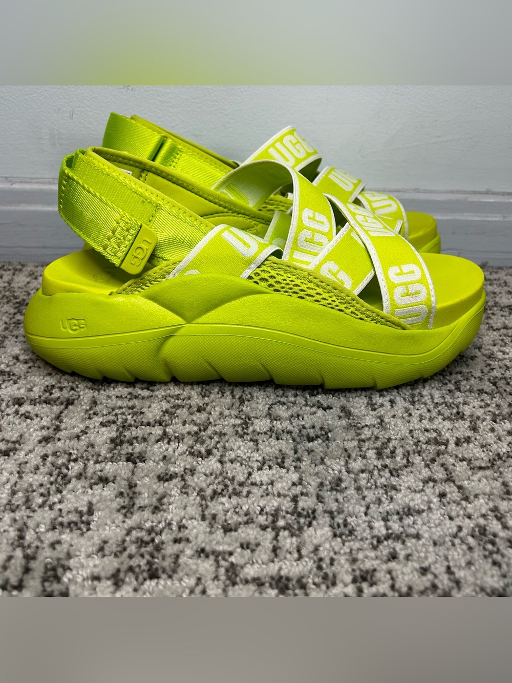 Ugg Neon Green LA Cloud Platform Elastic Strappy Slide Sandals Size 8 Women’s
